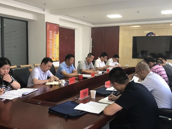 農業(yè)發(fā)展銀行平?jīng)龇中信c平?jīng)鲢垂九e行合作座談交流會(huì )(圖2) 農業(yè)發(fā)展銀行平?jīng)龇中信c平?jīng)鲢垂九e行合作座談交流會(huì )(圖2)