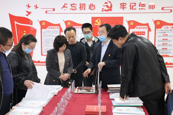 涇川縣循環(huán)經(jīng)濟產(chǎn)業(yè)園區管委會(huì )副主任袁紅燕一行來(lái)我公司考察調研(圖3) 涇川縣循環(huán)經(jīng)濟產(chǎn)業(yè)園區管委會(huì )副主任袁紅燕一行來(lái)我公司考察調研(圖3)