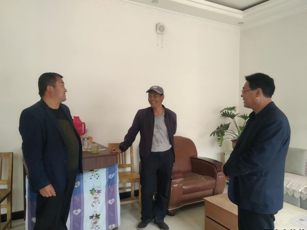 泓源公司全面落實(shí)脫貧攻堅幫扶責任(圖2) 泓源公司全面落實(shí)脫貧攻堅幫扶責任(圖2)