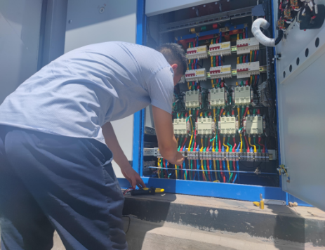 市產(chǎn)投集團宜浩園林公司對園區路燈配電設施開(kāi)展專(zhuān)項巡檢工作(圖2)