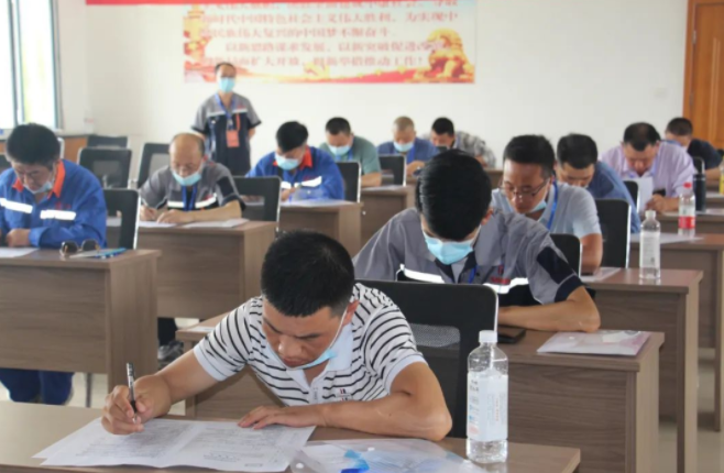 市產(chǎn)投集團泓盛達公司在“焊工”技能大賽中取得好成績(jì)(圖2) 市產(chǎn)投集團泓盛達公司在“焊工”技能大賽中取得好成績(jì)(圖2)