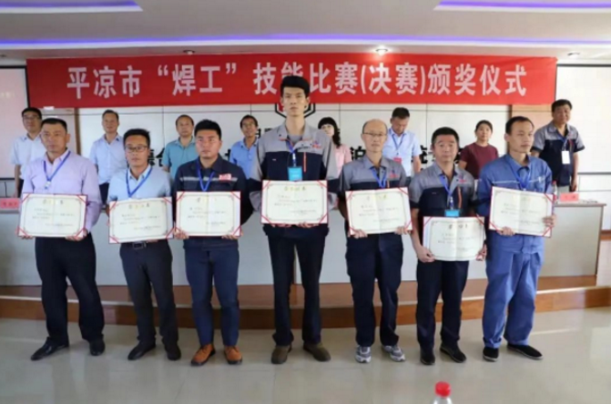 平?jīng)鍪小昂腹ぁ奔寄艽筚愒阢⑦_公司成功舉辦(圖5) 平?jīng)鍪小昂腹ぁ奔寄艽筚愒阢⑦_公司成功舉辦(圖5)