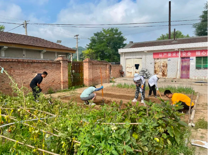 市產(chǎn)投集團百名員工下一線(xiàn)真磨礪練本領(lǐng)(圖4) 市產(chǎn)投集團百名員工下一線(xiàn)真磨礪練本領(lǐng)(圖4)